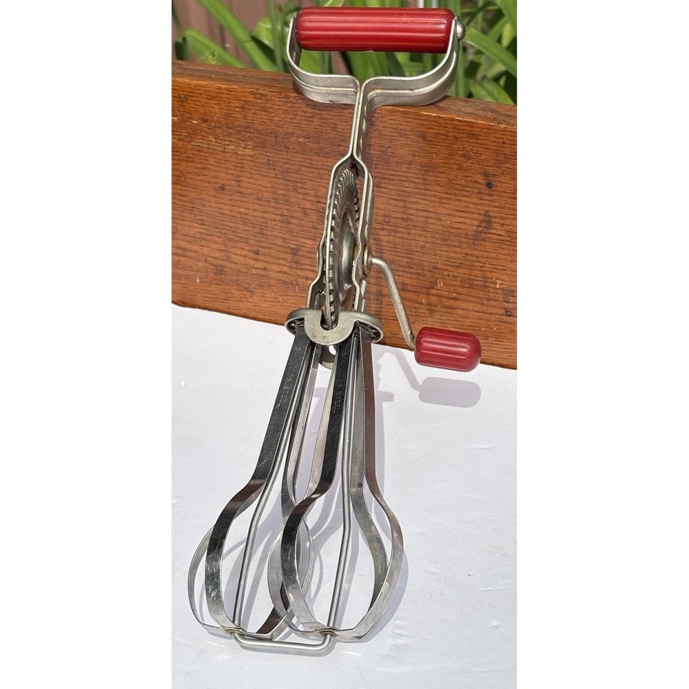 ANDROCK Vintage HAND MIXER Egg Beater Stainless Steel Red Bakelite Handles